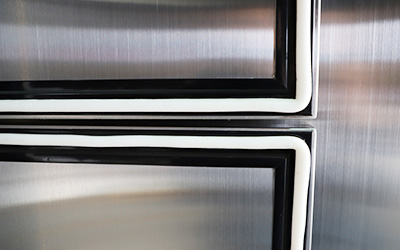 -86°C vriezer met ultralage temperatuur en zelfcascadesysteem detail - Uitstekende afdichting voor deurafdichting, 4 afdichtingen voor buiten, afdichting voor binnendeur, die maximale bescherming biedt tegen thermische inbraak.