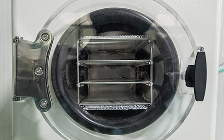 1-2 kg kleine vriesdroger voor thuisgebruik voor voedsel detail - Roestvrijstalen materiaalbakken en droogkamer.