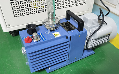 10-12 kg grote voedselvriesdroger detail - Inclusief een meegeleverde stabiele en betrouwbare vacuümpomp.