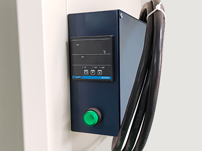 100L enkellaags glazen reactor detail - Eén knop voor verwarming, kan de realtime temperatuur in bad instellen en weergeven;