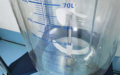 200L beklede glasreactor detail - Hoge borosilicaat dubbellaagse glasreactie, 3 laags PTFE roeranker.