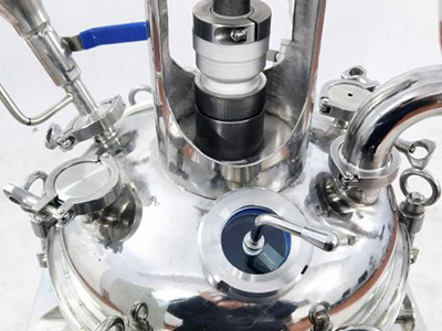 20L dubbellaagse roestvrijstalen chemische reactor detail - Reactieketeldeksel met meerdere monden, het aantal ketelmonden kan worden aangepast en het ontwerp met grote mond is gemakkelijk schoon te maken.