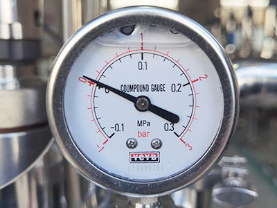 20L dubbellaagse roestvrijstalen chemische reactor detail - Vacuümdrukmeter real-time wijzerweergave echt vacuüm.