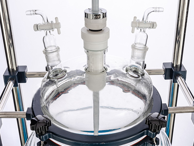 50L 100L glazen vloeistofafscheider detail - Het roersysteem maakt gebruik van keramische lagers en mechanische afdichtingen om te voorkomen dat de roerstaaf wordt versleten en afgebroken, is bestand tegen hoge temperaturen, slijtvastheid en een goed afdichtend effect.