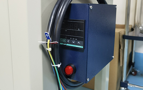 50L enkellaagse glazen reactor detail - Eén knop voor verwarming, kan realtime temperatuur in bad instellen en weergeven.