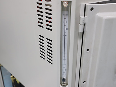50L waterverwarmer Chiller voor laboratorium detail - Olievloeistofpeil, kan het oliepeil op elk moment observeren.