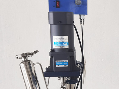 5L laboratoriumreactor van roestvrij staal met mantel detail - Inverter snelheidsregulerende motor, constante snelheid, geen borstel, sprankelend, veilig en stabiel, kan continu werken.