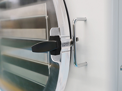 6-7kg vriesdroger lyofilisator voor fruit en groenten detail - Transparante zichtbare plexiglazen deur, kan het lyofilisatieproces van materialen direct observeren.