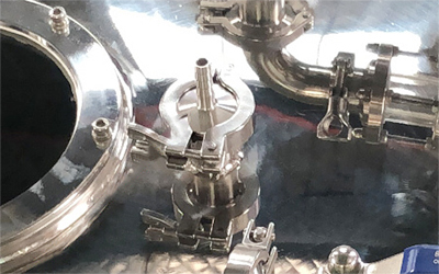 Ethanol Centrifuge Extractor voor hennep CBD-olie detail - Vacuümpoort met snelle klem, past bij de vacuümpomp voor onderdrukvoeding.