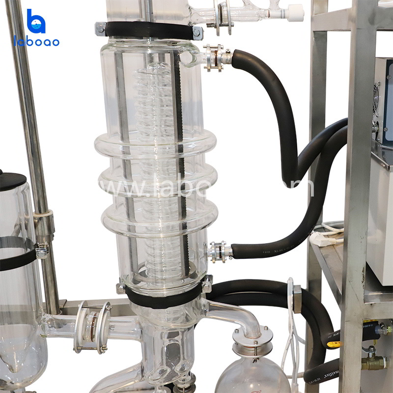 Apparatuur voor moleculaire destillatie met geveegde film voor CBD-olie